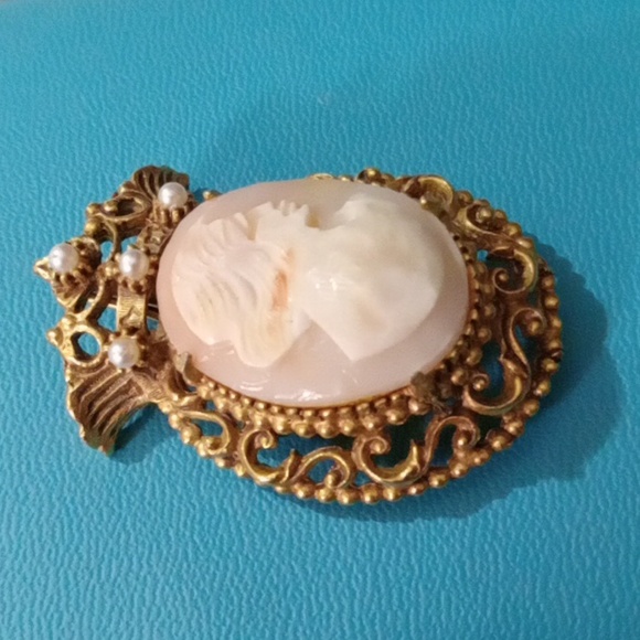 VTG Florenza Shell Cameo Brooch - Picture 7 of 7